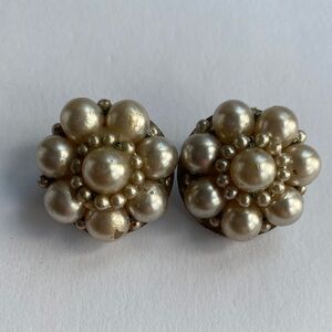 Vintage faux Pearl Cluster clip Earrings
